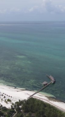 Tanzanya 'nın Zanzibar adasının dikey videosu, yavaş çekim