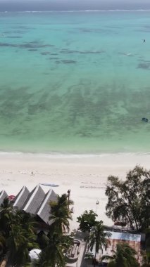Tanzanya 'nın Zanzibar adasının dikey videosu, yavaş çekim