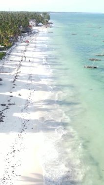 Tanzanya 'nın Zanzibar adasının dikey videosu, yavaş çekim