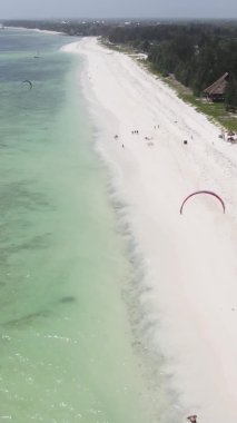 Tanzanya 'nın Zanzibar adasının dikey videosu, yavaş çekim