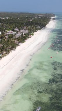 Tanzanya 'nın Zanzibar adasının dikey videosu, yavaş çekim