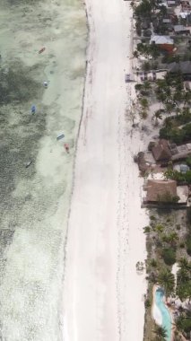Tanzanya 'nın Zanzibar adasının dikey videosu, yavaş çekim