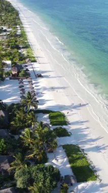 Tanzanya 'nın Zanzibar adasının dikey videosu, yavaş çekim