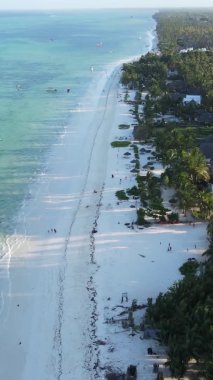 Tanzanya 'nın Zanzibar adasının dikey videosu, yavaş çekim