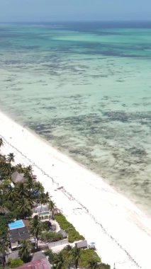 Tanzanya 'nın Zanzibar adasının dikey videosu, yavaş çekim