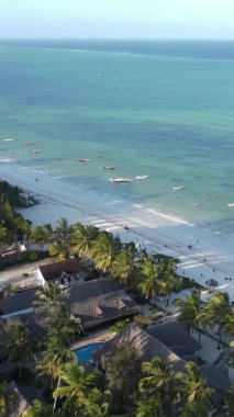 Tanzanya 'nın Zanzibar adasının dikey videosu, yavaş çekim
