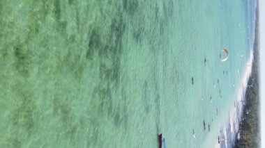 Tanzanya 'nın Zanzibar adasının dikey videosu, yavaş çekim