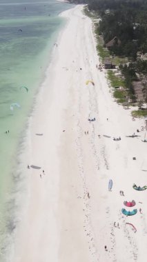 Tanzanya 'nın Zanzibar adasının dikey videosu, yavaş çekim
