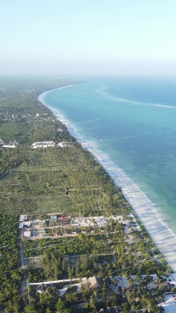 Zanzibar Tanzânia Vídeo Vertical Oceano Perto Costa Câmera Lenta — Vídeo de Stock