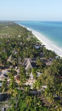 Zanzibar, Tanzanya - Tropik adada evler, yavaş çekim