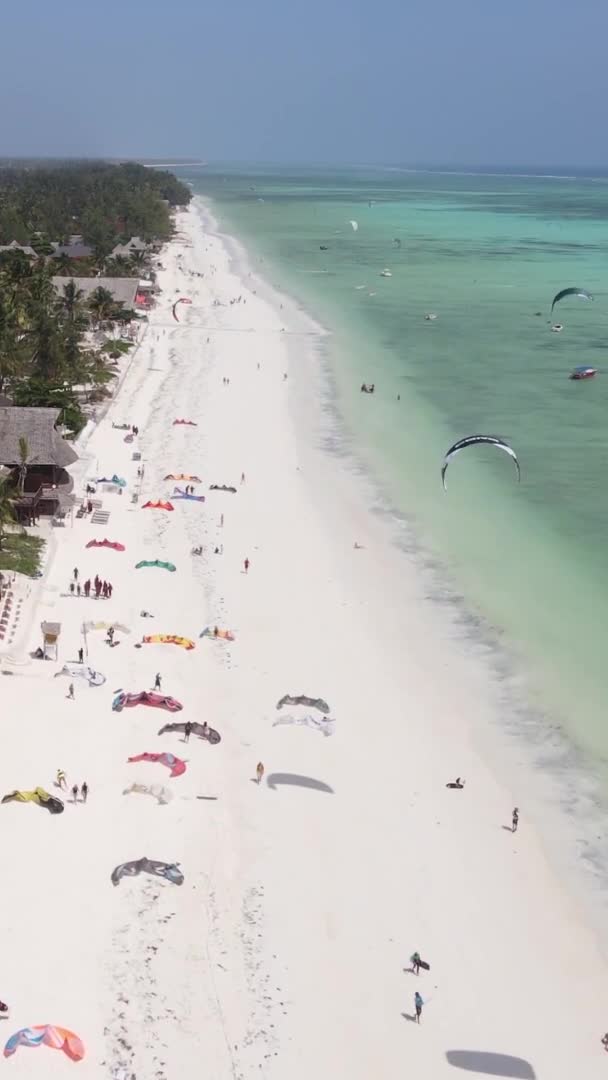 Zanzíbar Tanzania Video Kitesurf Vertical Cerca Orilla Del Océano Cámara — Vídeo de stock