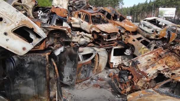 Zerstörte Und Beschossene Autos Der Stadt Irpin Ukraine Die Folgen — Stockvideo