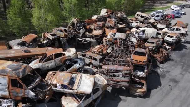 Καταστράφηκε Και Πυροβόλησε Αυτοκίνητα Στην Πόλη Του Irpin Ουκρανία Συνέπειες — Αρχείο Βίντεο