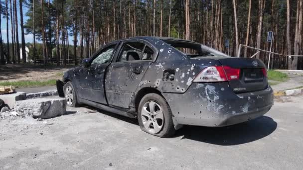 在乌克兰伊尔潘市被毁和遭枪击的汽车 战争的后果 — 图库视频影像