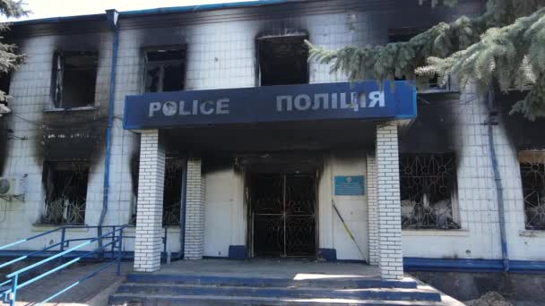 Oorlog Oekraïne Het Verwoeste Verbrande Gebouw Van Het Politiebureau Borodyanka — Stockvideo