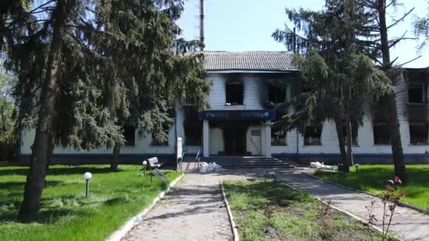 우크라이나 키예프 산카에 경찰서 파괴되고 불태워졌다 — 비디오