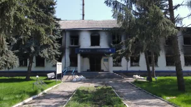Perang Ukraina Bangunan Yang Hancur Dan Terbakar Kantor Polisi Borodyanka — Stok Video