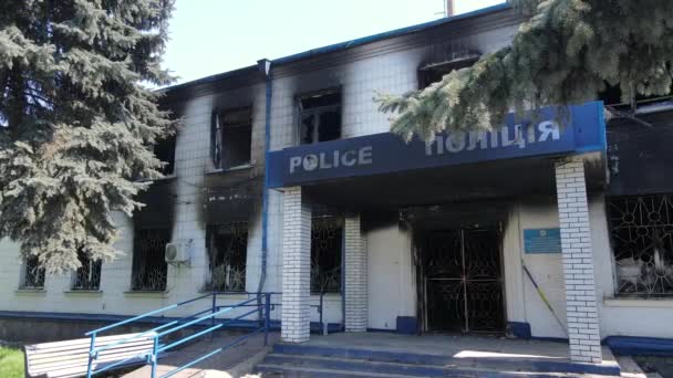 Oorlog Oekraïne Het Verwoeste Verbrande Gebouw Van Het Politiebureau Borodyanka — Stockvideo