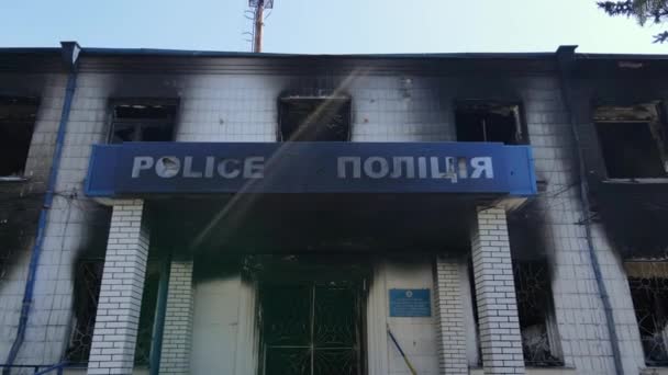 Perang Ukraina Bangunan Yang Hancur Dan Terbakar Kantor Polisi Borodyanka — Stok Video