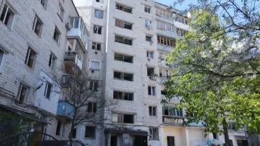 Ukrayna 'nın Kyiv bölgesindeki Borodyanka' daki yıkılmış konut binası