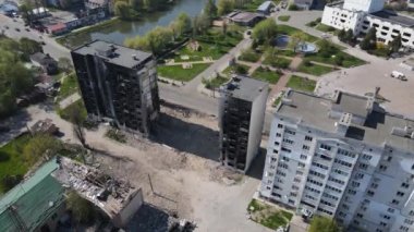 Ukrayna 'nın Kyiv bölgesindeki Borodyanka' daki yıkılmış konut binası