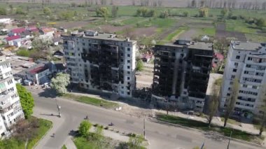 Ukrayna 'nın Kyiv bölgesindeki Borodyanka' daki yıkılmış konut binası