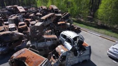 Ukrayna 'daki savaş: Kyiv yakınlarındaki Irpen şehrinde bir çöp yığını..