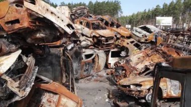 Ukrayna 'daki savaş: Kyiv yakınlarındaki Irpen şehrinde bir çöp yığını..