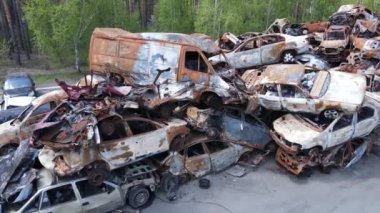 Ukrayna 'daki savaş: Kyiv yakınlarındaki Irpen şehrinde bir çöp yığını..