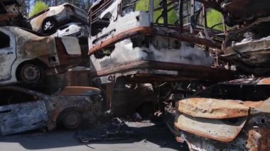 Ukrayna 'daki savaş: Kyiv yakınlarındaki Irpen şehrinde bir çöp yığını..