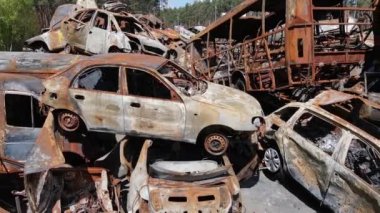 Ukrayna 'daki savaş: Kyiv yakınlarındaki Irpen şehrinde bir çöp yığını..