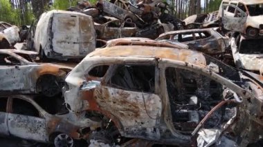 Ukrayna 'daki savaş: Kyiv yakınlarındaki Irpen şehrinde bir çöp yığını..