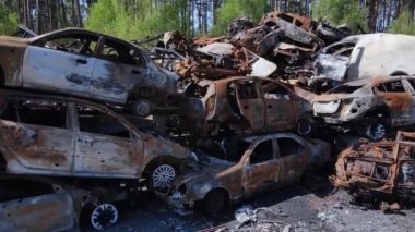 Ukrayna 'daki savaş: Kyiv yakınlarındaki Irpen şehrinde bir çöp yığını..