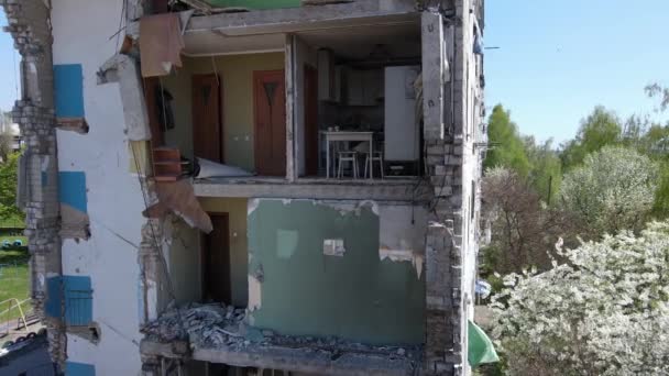 Ukrayna Nın Kyiv Bölgesindeki Borodyanka Daki Yıkılmış Konut Binası — Stok video