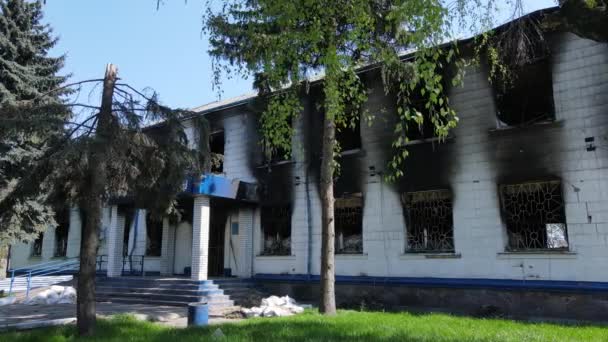 Oorlog Oekraïne Het Verwoeste Verbrande Gebouw Van Het Politiebureau Borodyanka — Stockvideo