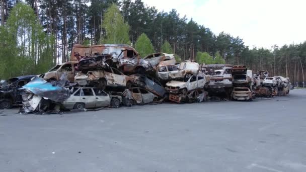 Guerra Ucraina Una Discarica Auto Sparate Bruciate Nella Città Irpen — Video Stock