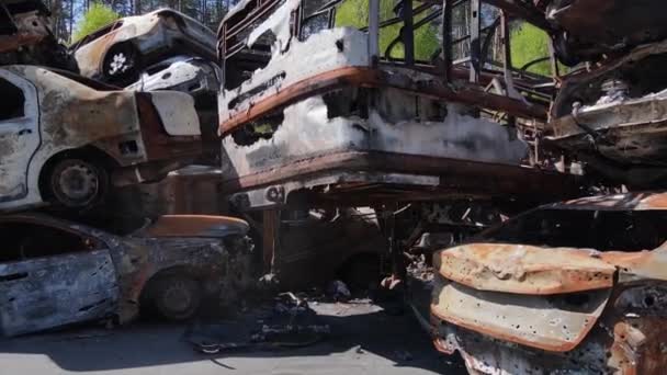 Guerra Ucrania Vertedero Disparos Coches Quemados Ciudad Irpen Cerca Kiev — Vídeos de Stock
