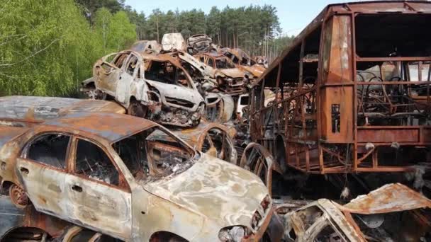 Guerra Ucraina Una Discarica Auto Sparate Bruciate Nella Città Irpen — Video Stock