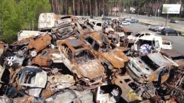 Ukrayna 'daki savaş: Kyiv yakınlarındaki Irpen şehrinde bir çöp yığını..