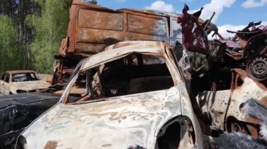 Ukrayna 'daki savaş: Kyiv yakınlarındaki Irpen şehrinde bir çöp yığını..