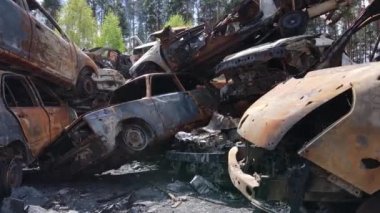 Ukrayna 'daki savaş: Kyiv yakınlarındaki Irpen şehrinde bir çöp yığını..