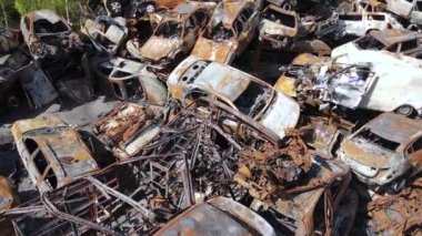 Ukrayna 'daki savaş: Kyiv yakınlarındaki Irpen şehrinde bir çöp yığını..