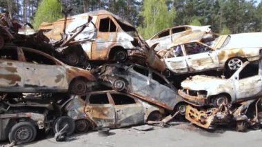 Ukrayna 'daki savaş: Kyiv yakınlarındaki Irpen şehrinde bir çöp yığını..