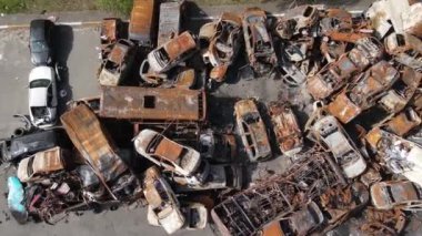 Ukrayna 'daki savaş: Kyiv yakınlarındaki Irpen şehrinde bir çöp yığını..