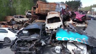 Ukrayna 'daki savaş: Kyiv yakınlarındaki Irpen şehrinde bir çöp yığını..