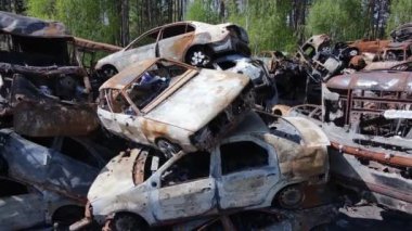 Ukrayna 'daki savaş: Kyiv yakınlarındaki Irpen şehrinde bir çöp yığını..