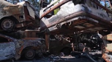 Ukrayna 'daki savaş: Kyiv yakınlarındaki Irpen şehrinde bir çöp yığını..