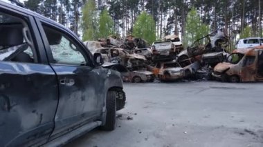 Ukrayna 'daki savaş: Kyiv yakınlarındaki Irpen şehrinde bir çöp yığını..