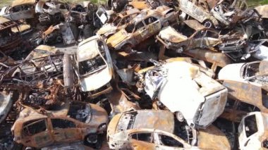 Ukrayna 'daki savaş: Kyiv yakınlarındaki Irpen şehrinde bir çöp yığını..