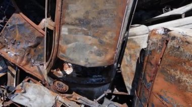 Ukrayna 'daki savaş: Kyiv yakınlarındaki Irpen şehrinde bir çöp yığını..